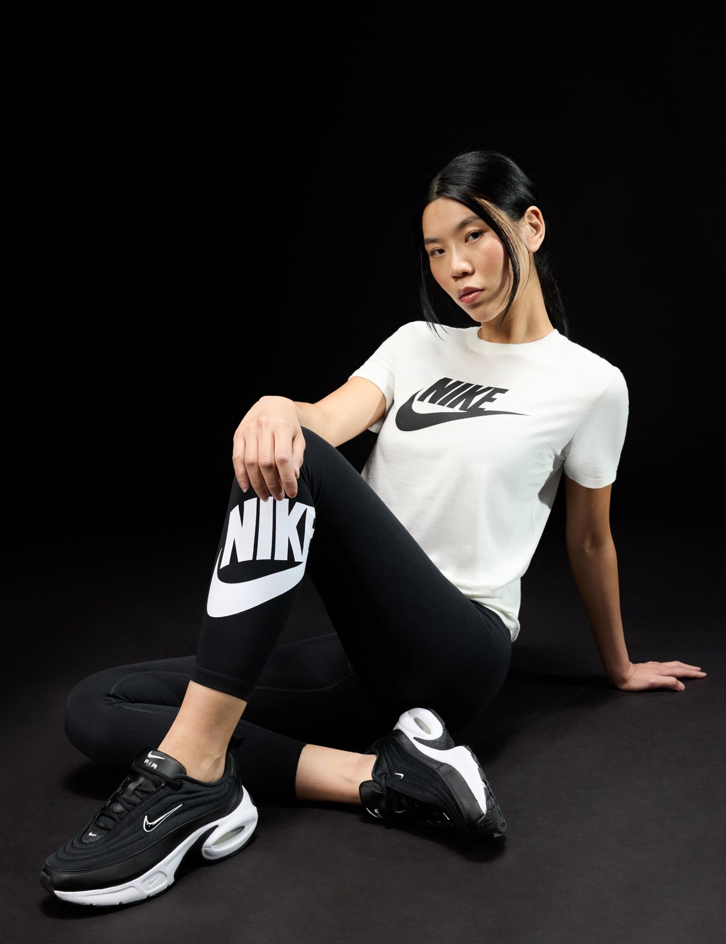 Nike Women's Sportswear Classics, Black/White, M